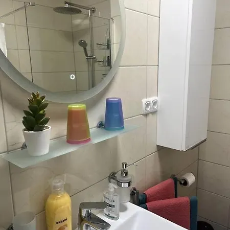 Lamare Apartman *
