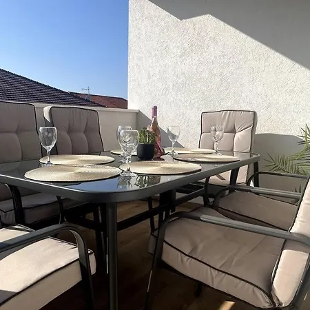 Lamare Apartman