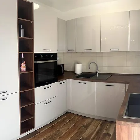 Lamare Apartman *