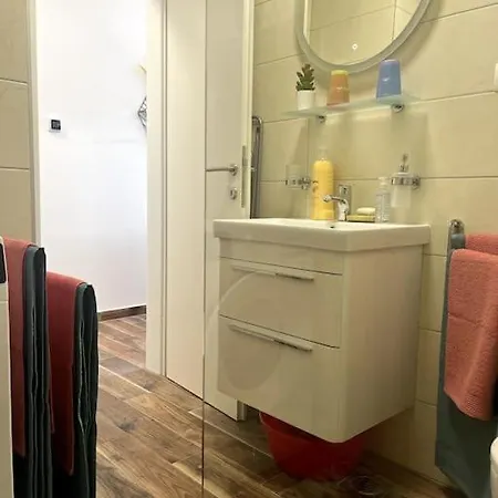 Lamare Apartman *